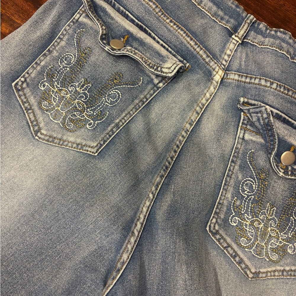 Stylish Blue Embroidered Women's Jeans